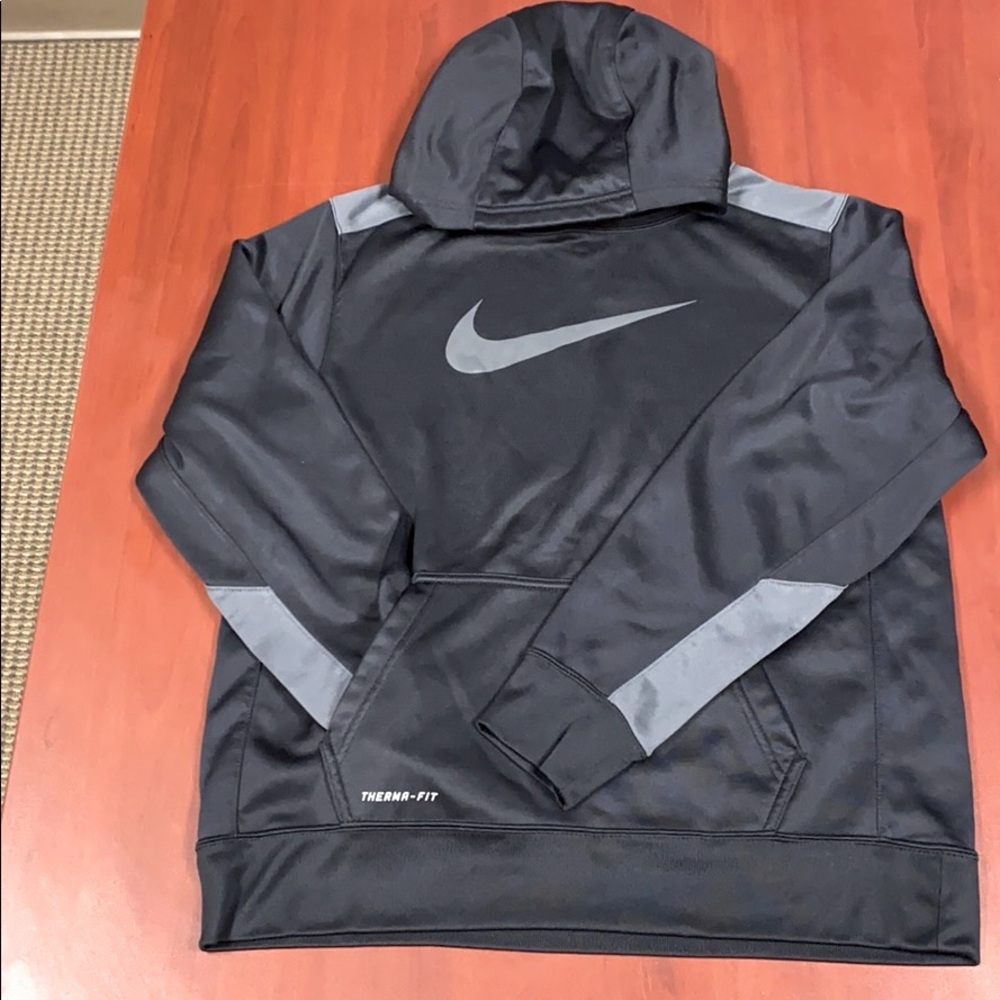 Boys Nike therma-fit hoodie